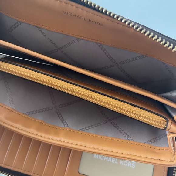Brand new michael kors wallet - Picture 4 of 4
